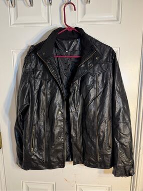 Men's Black Leather Bomber Jacket with Zip Pockets
